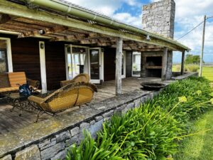 Grosses Anwesen mit Haupthaus und Nebenhaus und Meerblick